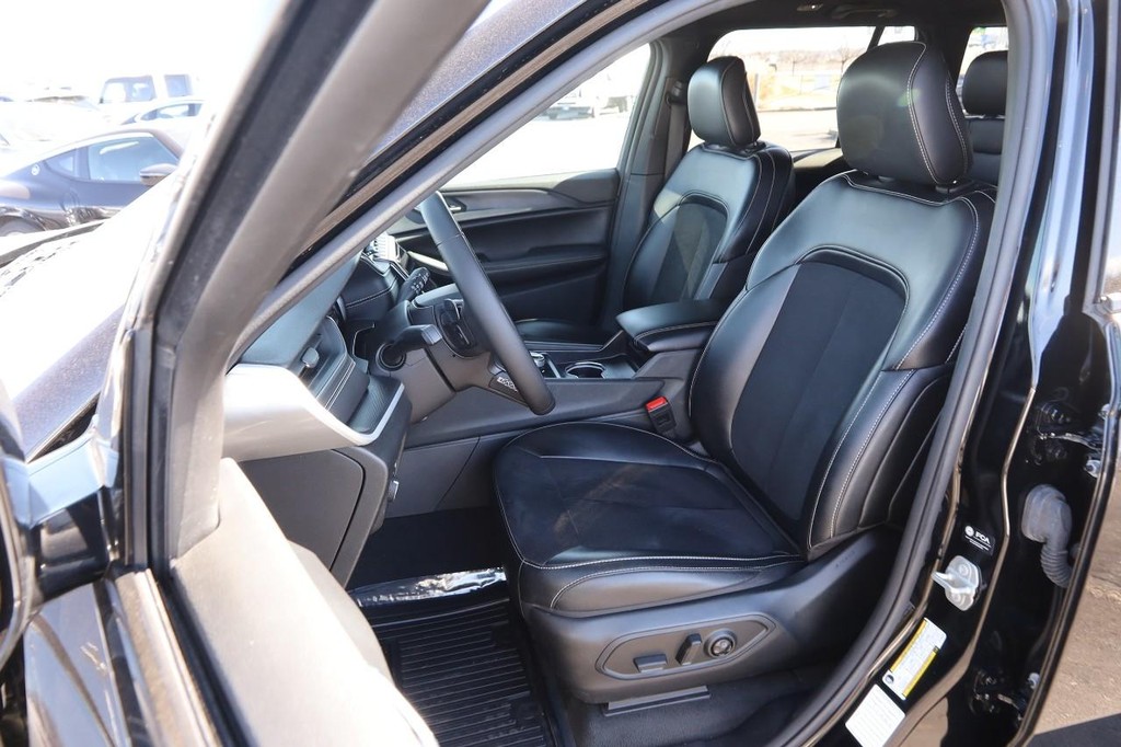 Jeep Grand Cherokee Vehicle Image 09