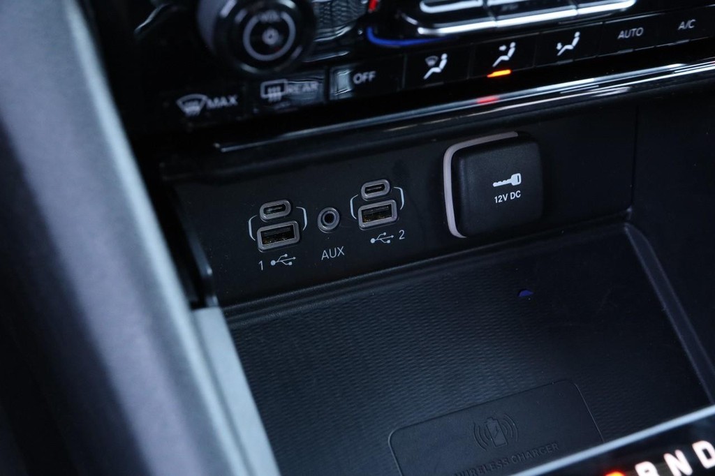 Jeep Grand Cherokee Vehicle Image 19