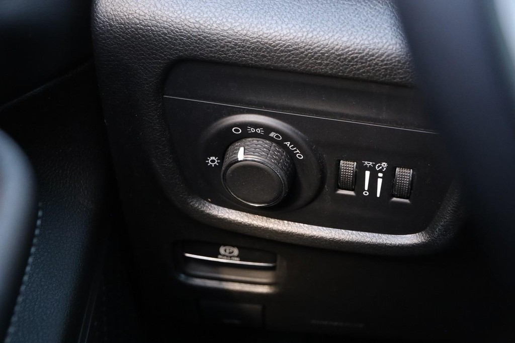 Jeep Grand Cherokee Vehicle Image 20