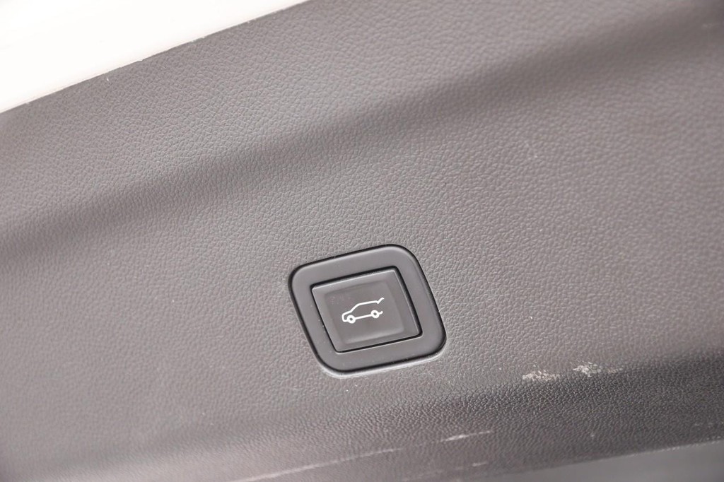 Cadillac Escalade ESV Vehicle Image 08