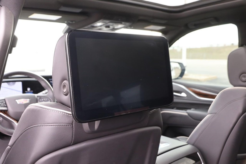 Cadillac Escalade ESV Vehicle Image 12