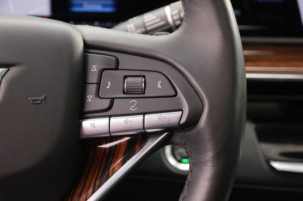 Cadillac Escalade ESV Vehicle Image 16