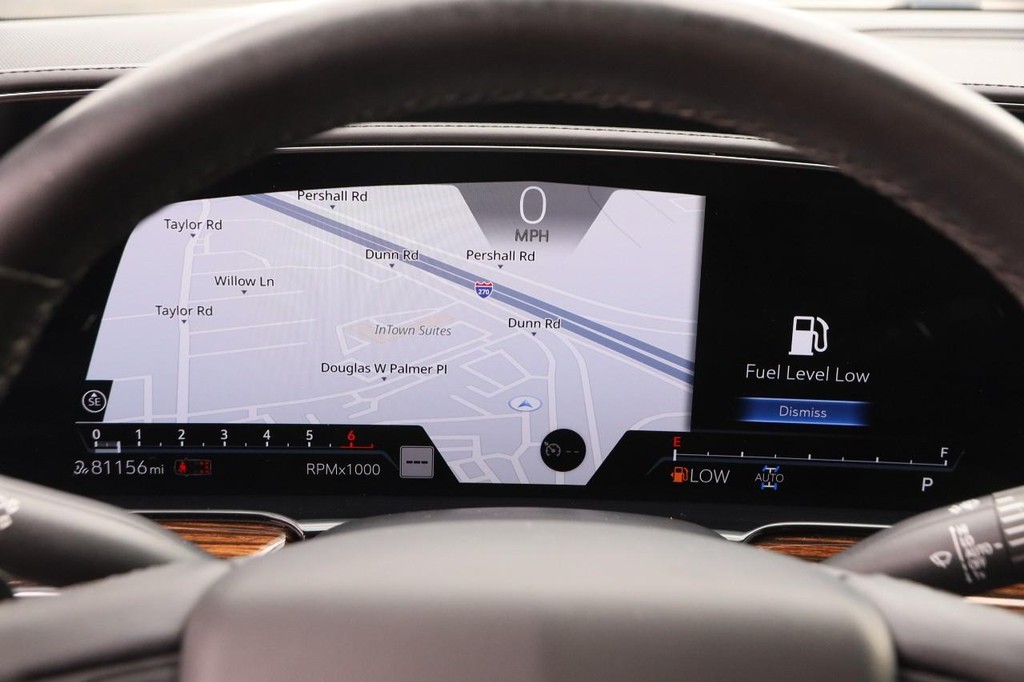 Cadillac Escalade ESV Vehicle Image 17