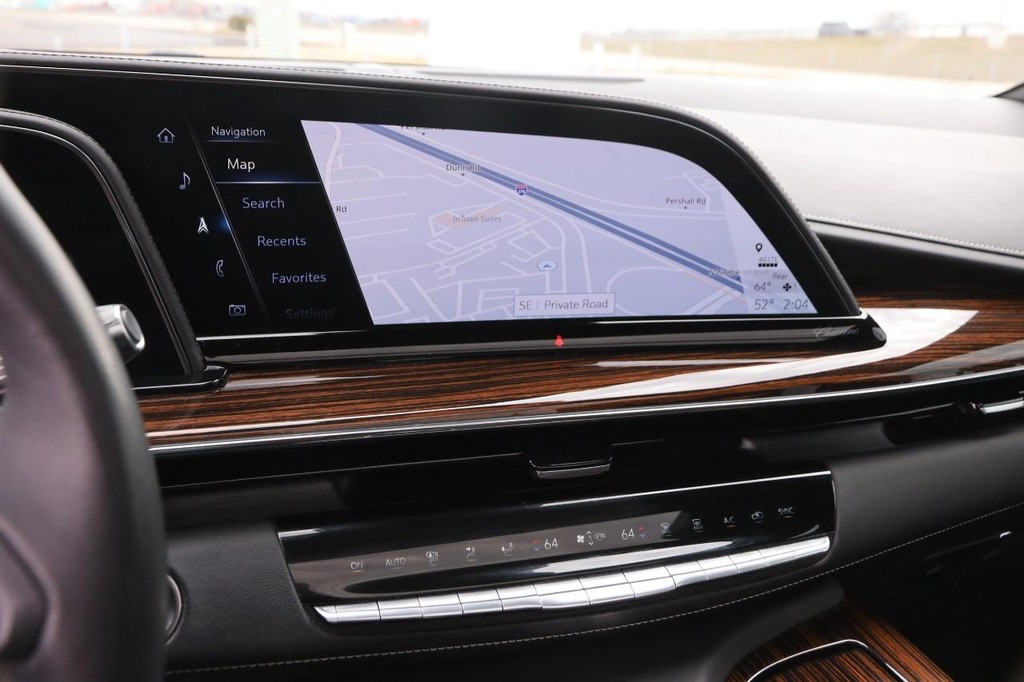 Cadillac Escalade ESV Vehicle Image 19