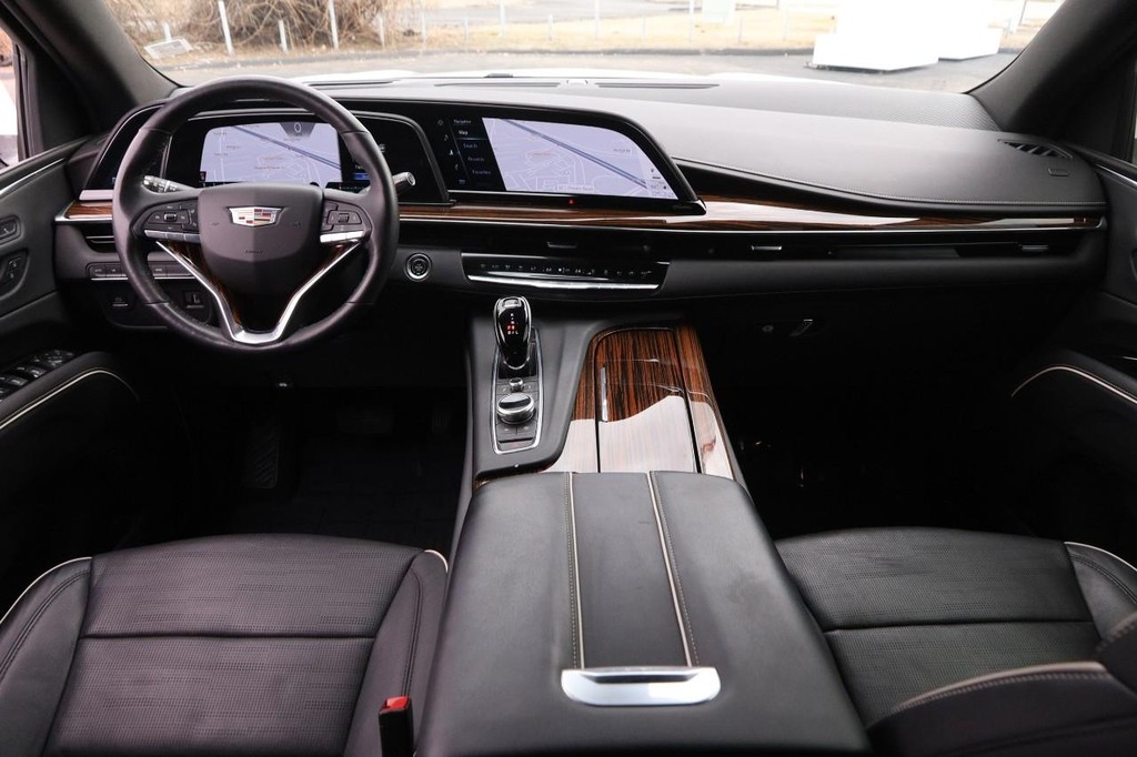 Cadillac Escalade ESV Vehicle Image 26