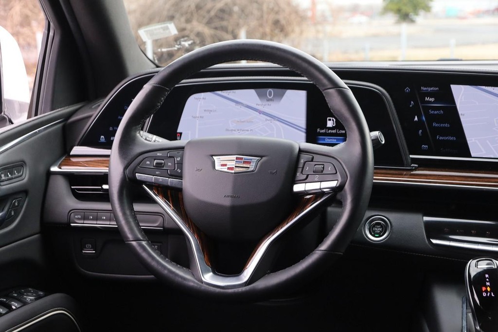 Cadillac Escalade ESV Vehicle Image 28