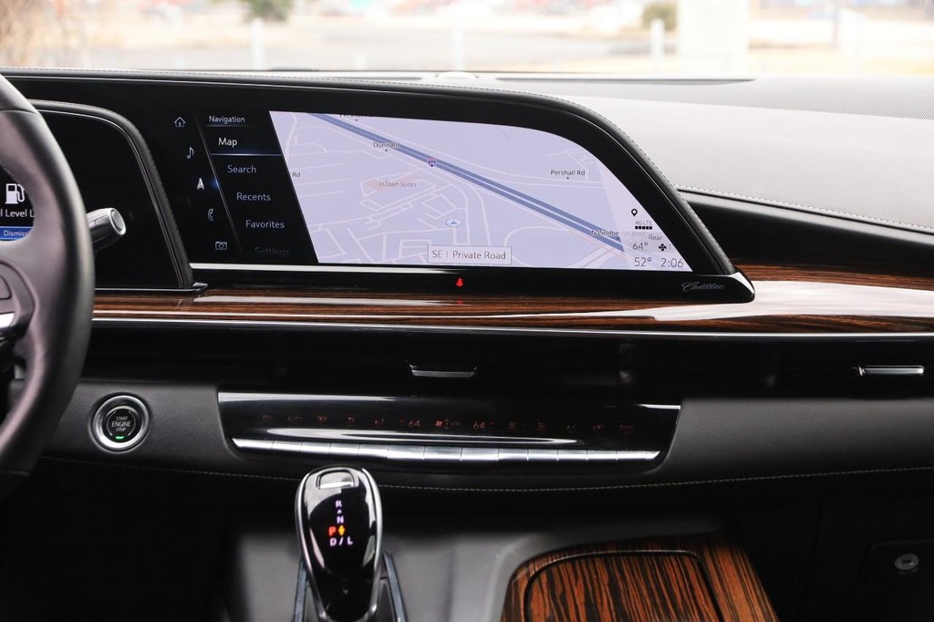 Cadillac Escalade ESV Vehicle Image 29