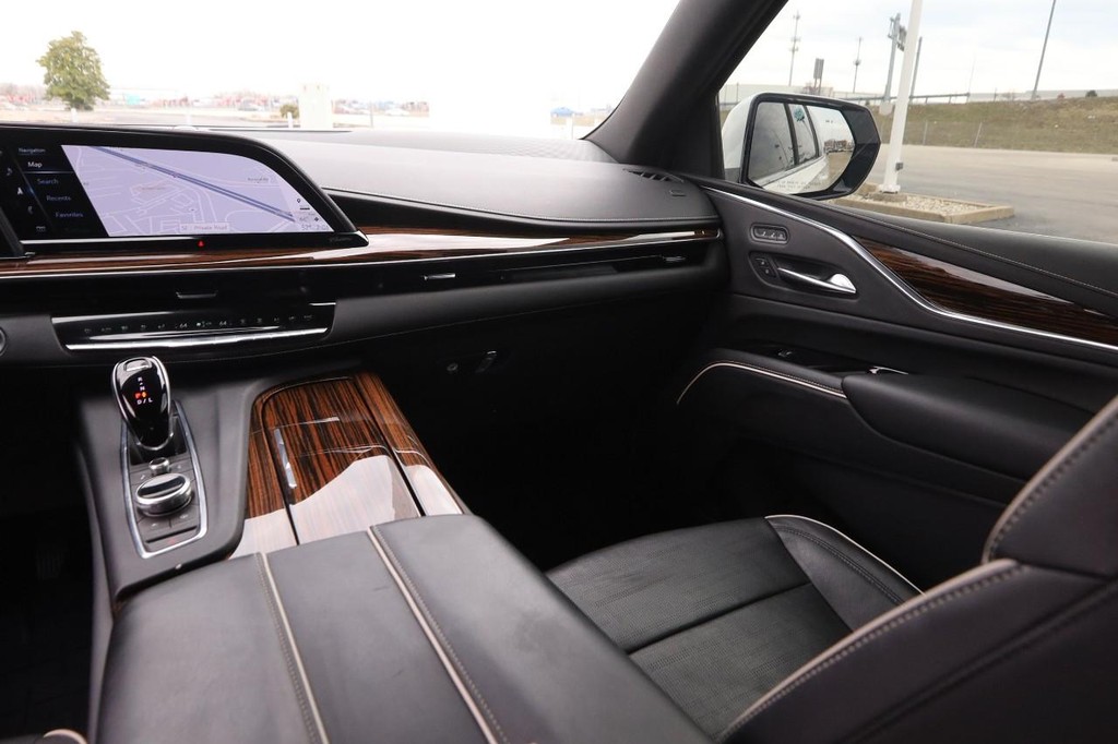 Cadillac Escalade ESV Vehicle Image 30