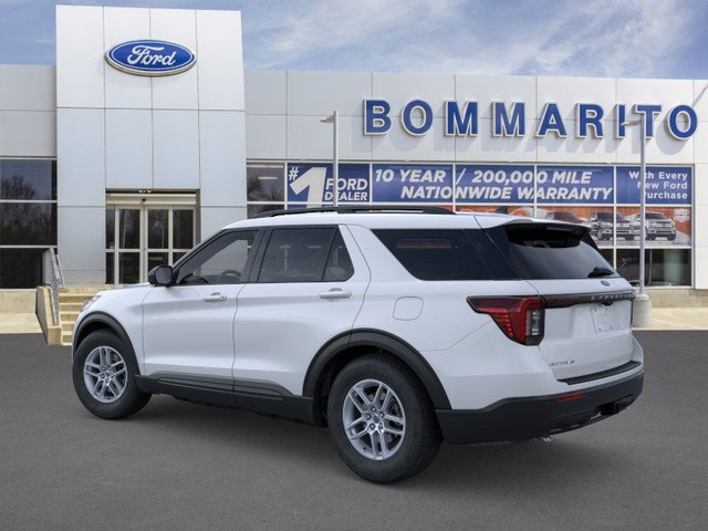 Ford Explorer Vehicle Image 04