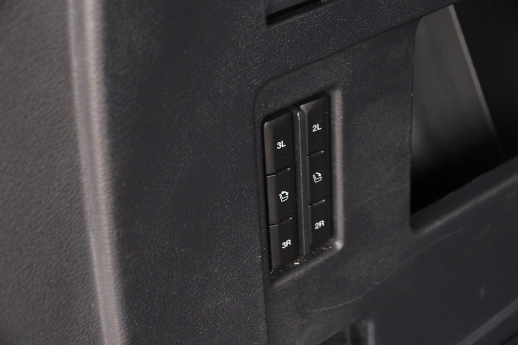 Ford Expedition Max Vehicle Full-screen Gallery Image 8