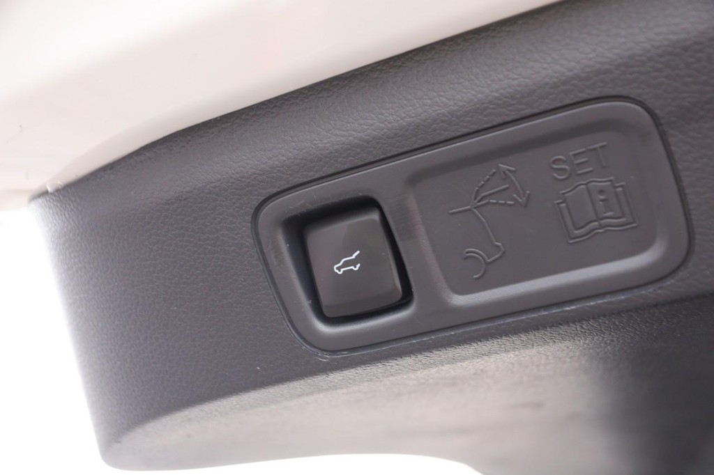 Ford Expedition Max Vehicle Full-screen Gallery Image 9