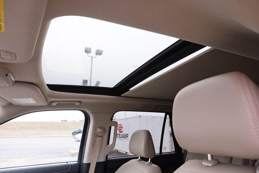 Ford Expedition Max Vehicle Full-screen Gallery Image 10