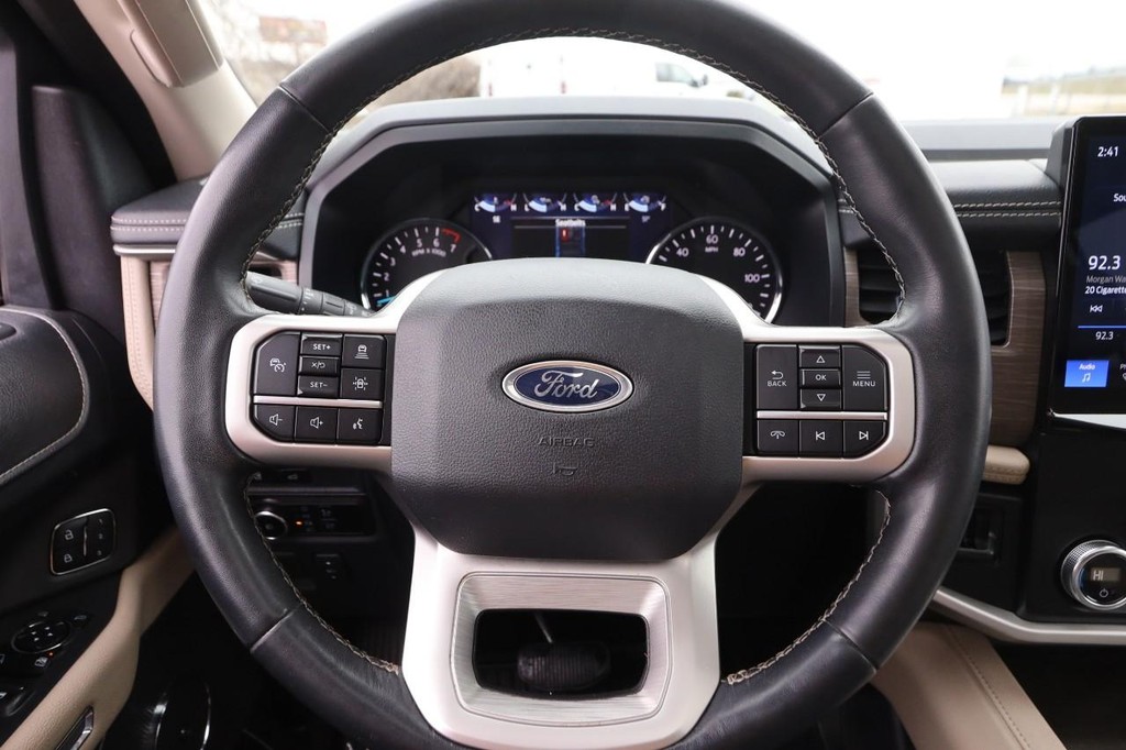 Ford Expedition Max Vehicle Full-screen Gallery Image 14