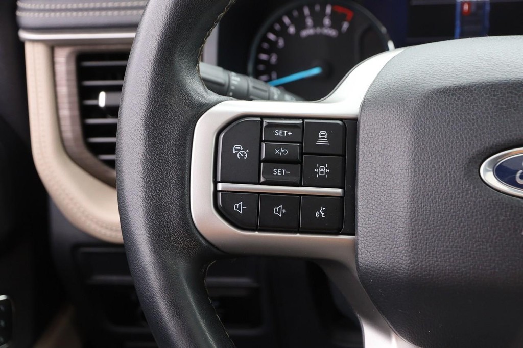 Ford Expedition Max Vehicle Full-screen Gallery Image 15