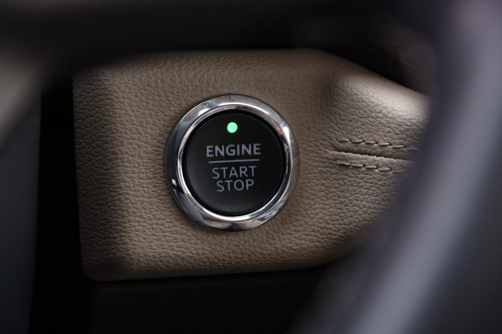 Ford Expedition Max Vehicle Full-screen Gallery Image 18