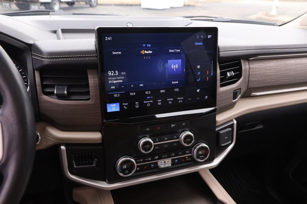 Ford Expedition Max Vehicle Full-screen Gallery Image 19