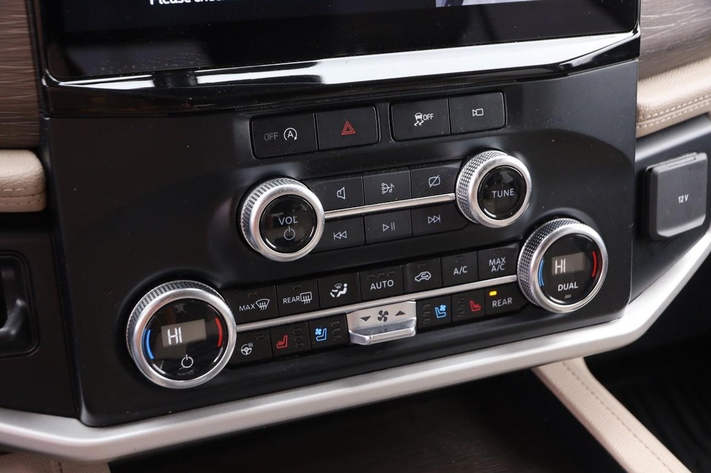 Ford Expedition Max Vehicle Full-screen Gallery Image 21