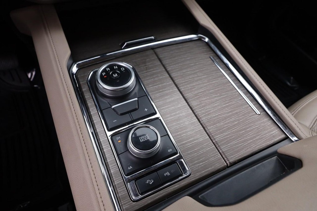 Ford Expedition Max Vehicle Full-screen Gallery Image 22