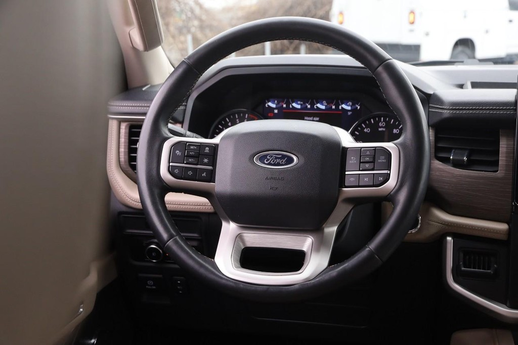 Ford Expedition Max Vehicle Full-screen Gallery Image 26