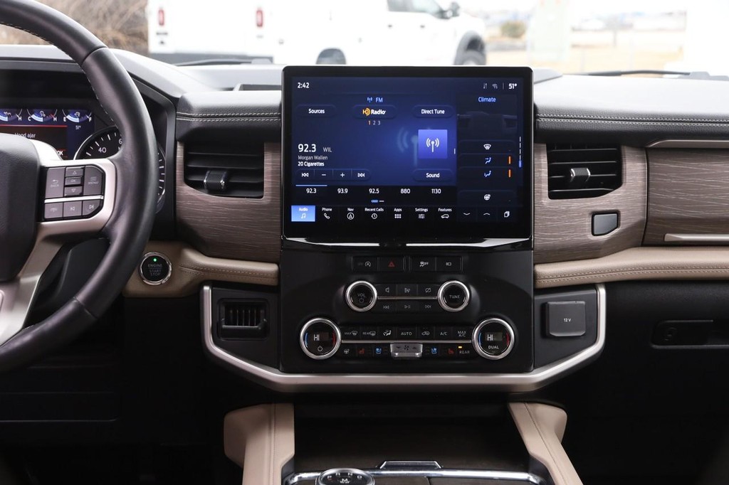 Ford Expedition Max Vehicle Full-screen Gallery Image 27