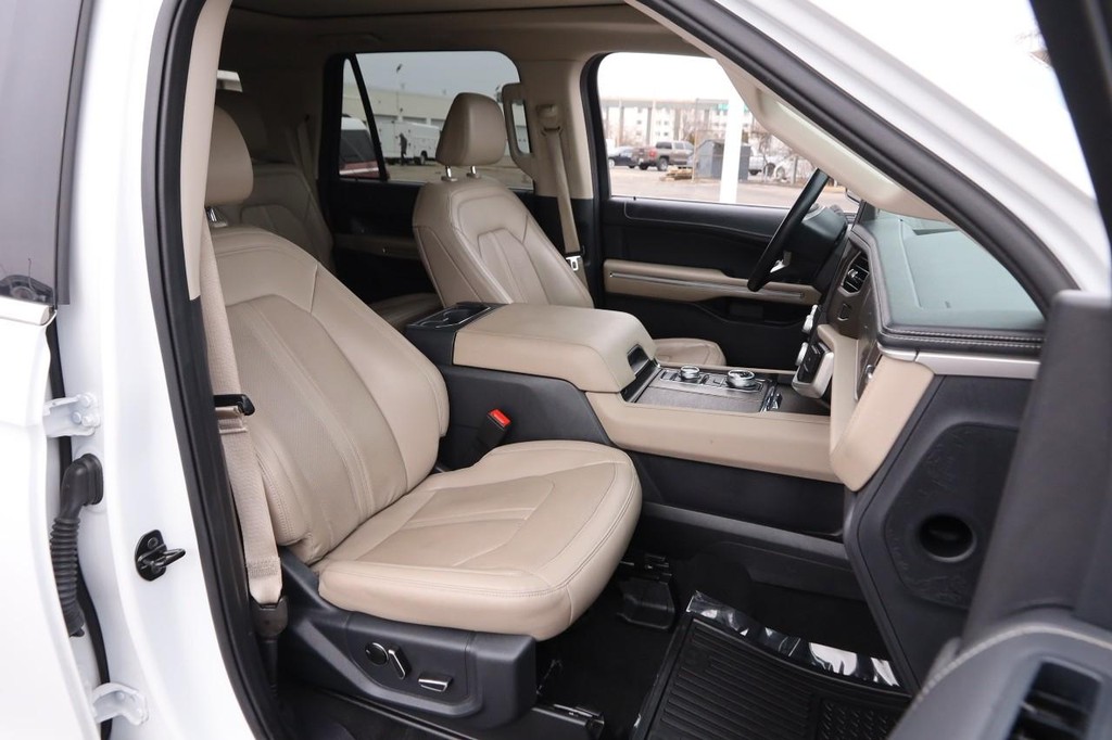 Ford Expedition Max Vehicle Full-screen Gallery Image 29