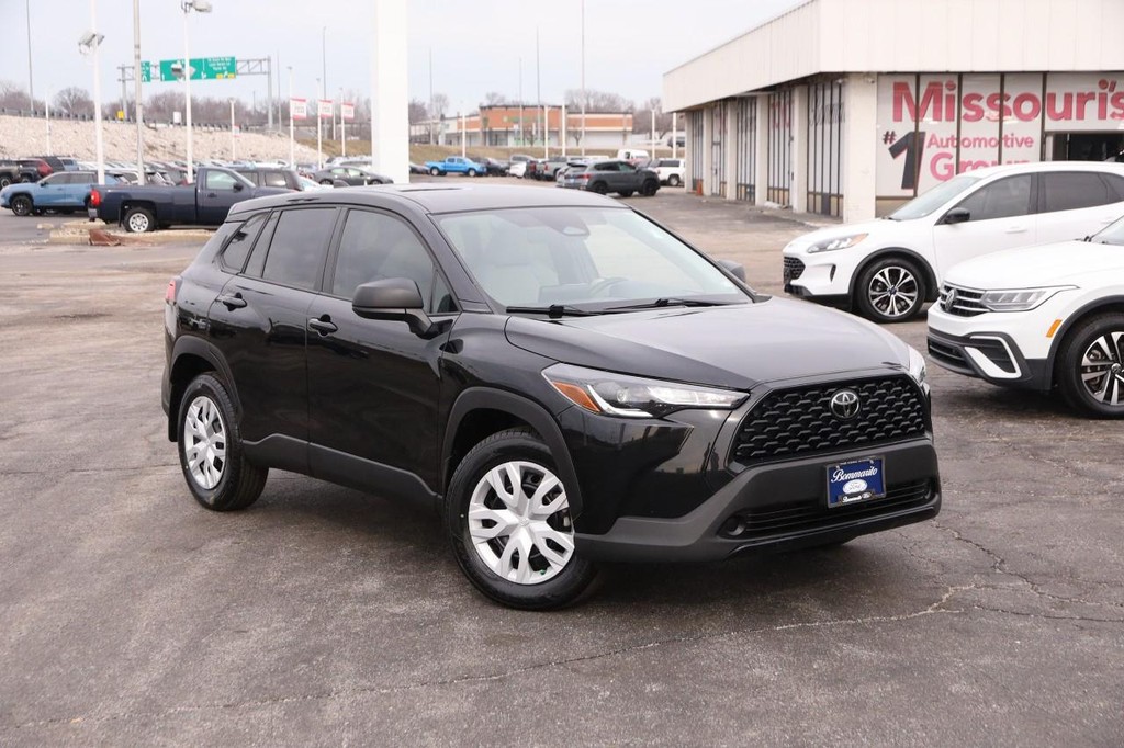 Toyota Corolla Cross Vehicle Full-screen Gallery Image 2