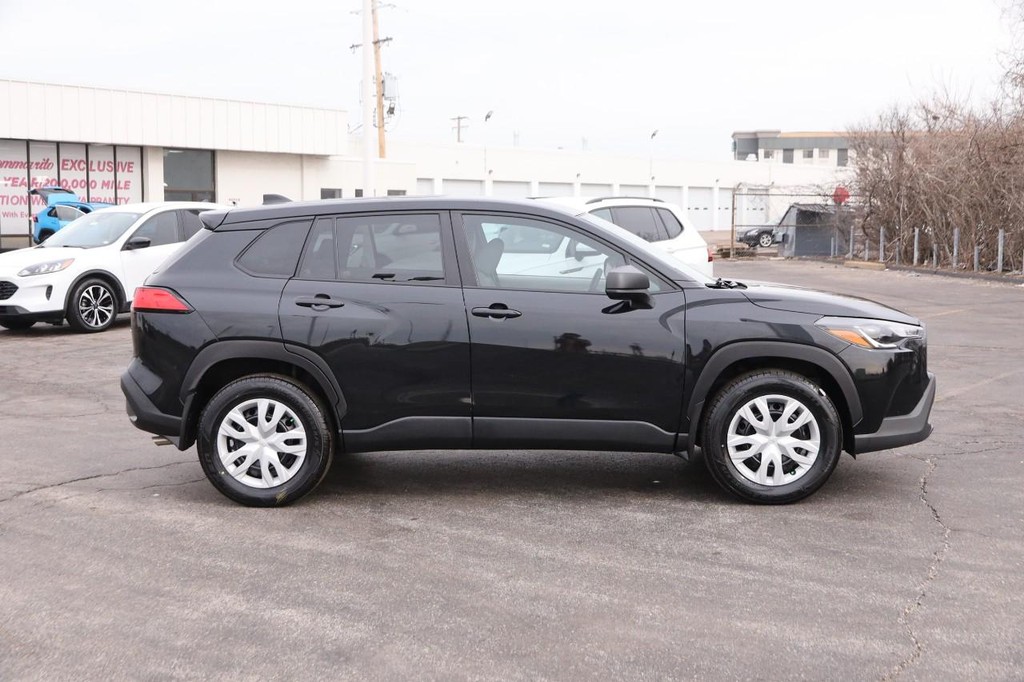 Toyota Corolla Cross Vehicle Full-screen Gallery Image 5