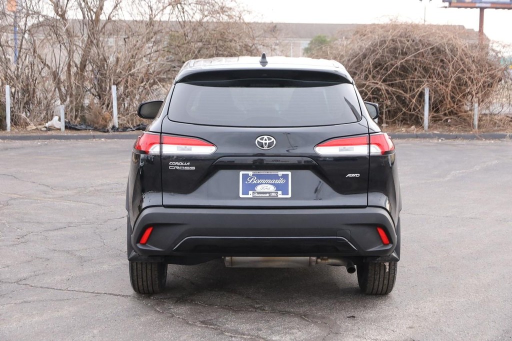 Toyota Corolla Cross Vehicle Full-screen Gallery Image 6