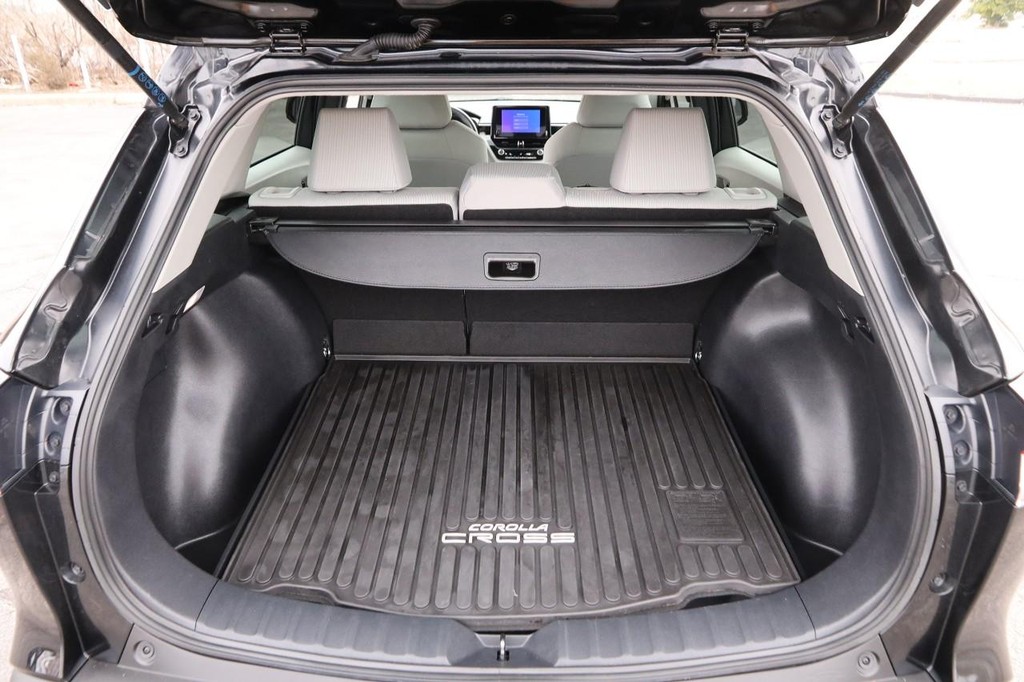 Toyota Corolla Cross Vehicle Full-screen Gallery Image 7