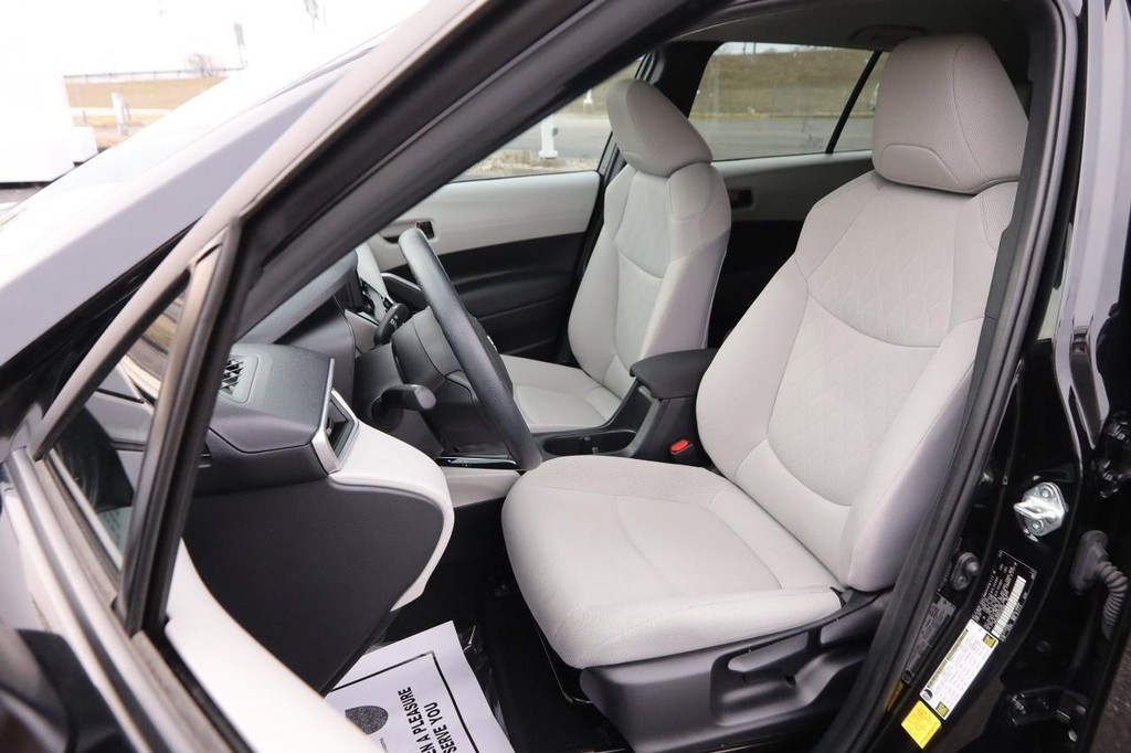 Toyota Corolla Cross Vehicle Full-screen Gallery Image 8