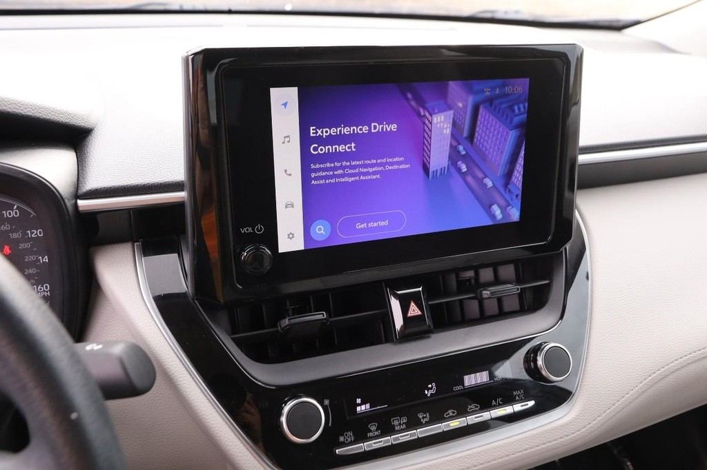 Toyota Corolla Cross Vehicle Full-screen Gallery Image 14