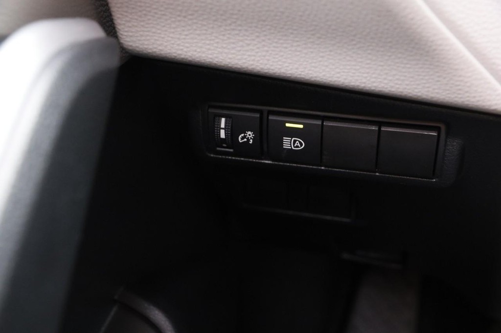 Toyota Corolla Cross Vehicle Full-screen Gallery Image 17