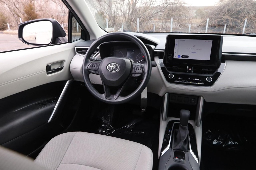 Toyota Corolla Cross Vehicle Full-screen Gallery Image 19