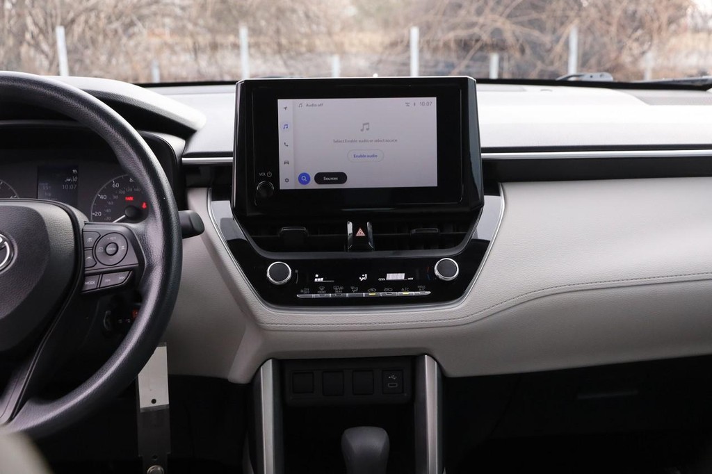 Toyota Corolla Cross Vehicle Full-screen Gallery Image 21