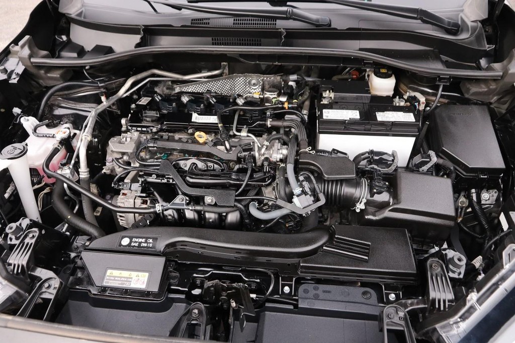 Toyota Corolla Cross Vehicle Full-screen Gallery Image 24