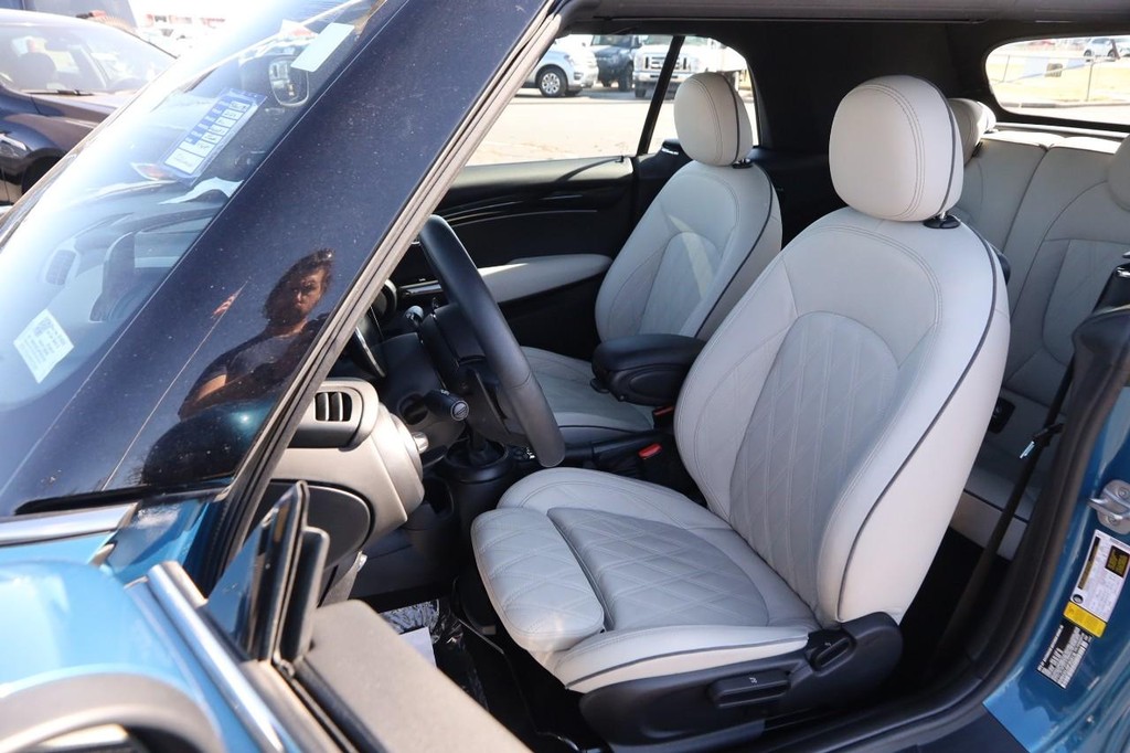 MINI Convertible Vehicle Image 09