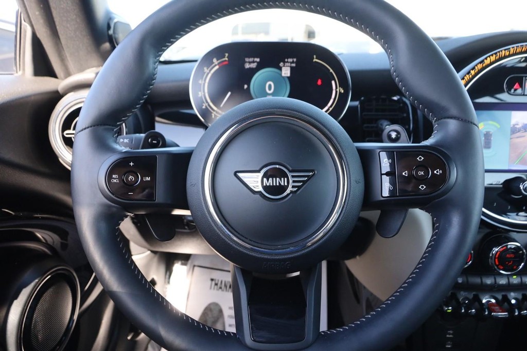 MINI Convertible Vehicle Image 11