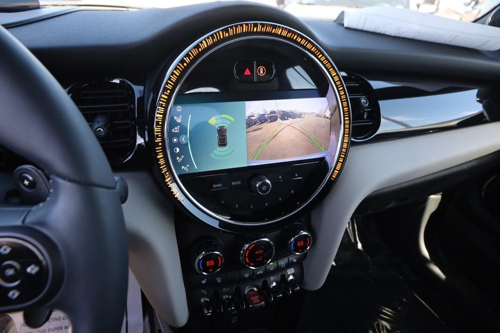 MINI Convertible Vehicle Image 15