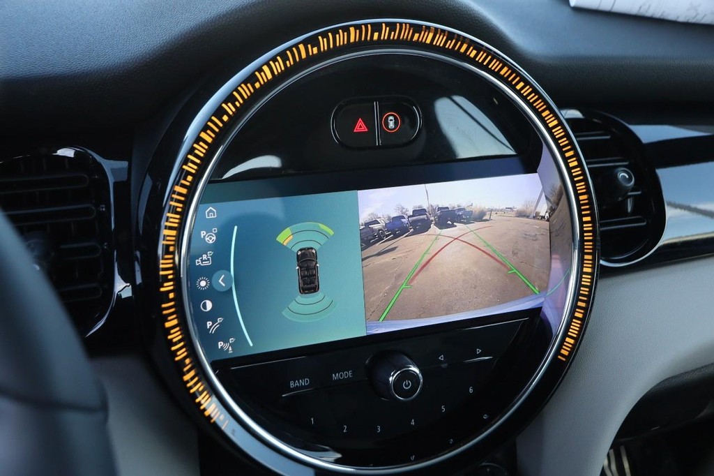 MINI Convertible Vehicle Image 16