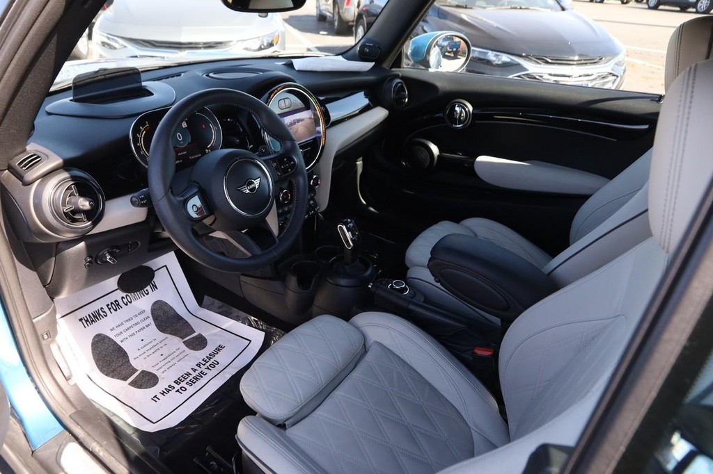 MINI Convertible Vehicle Image 21