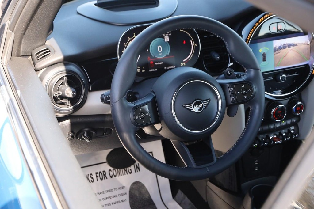 MINI Convertible Vehicle Image 22