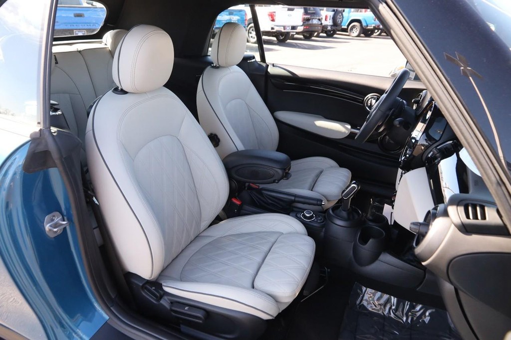 MINI Convertible Vehicle Image 23