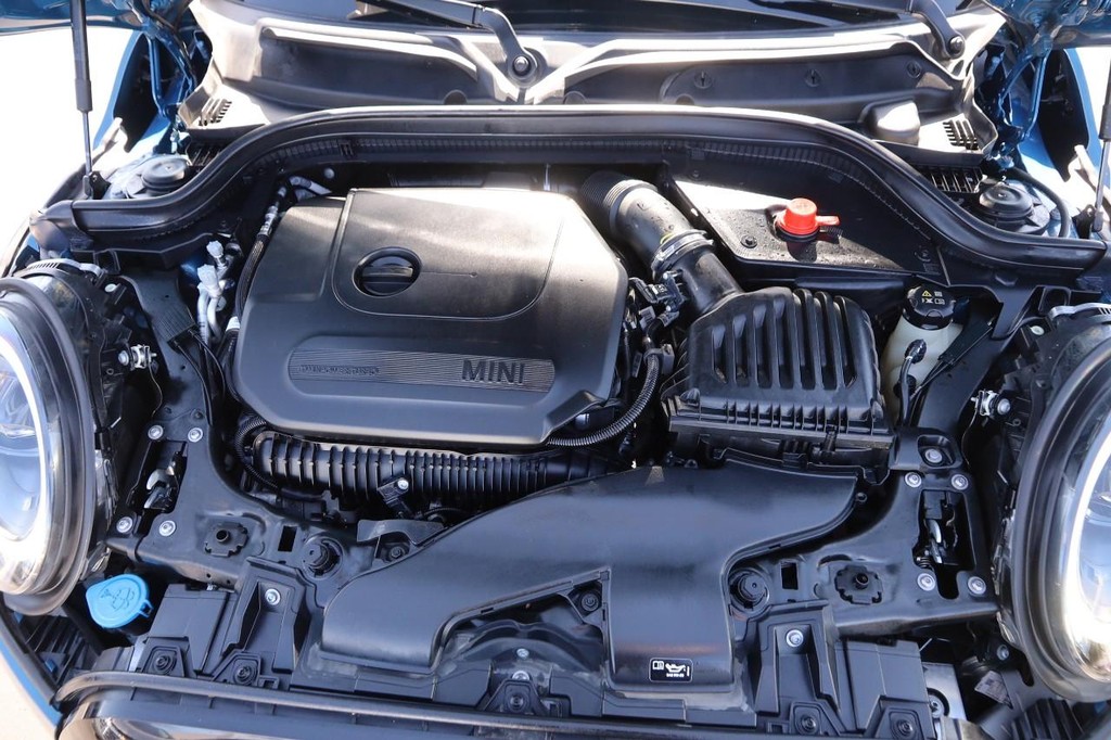 MINI Convertible Vehicle Image 24