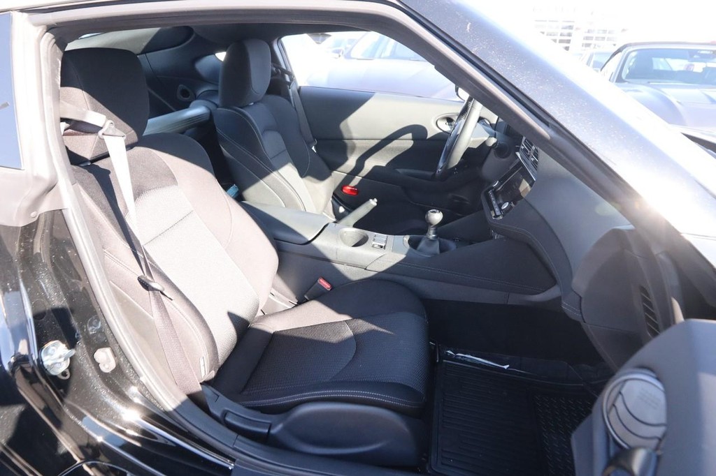 Nissan Z Vehicle Image 17