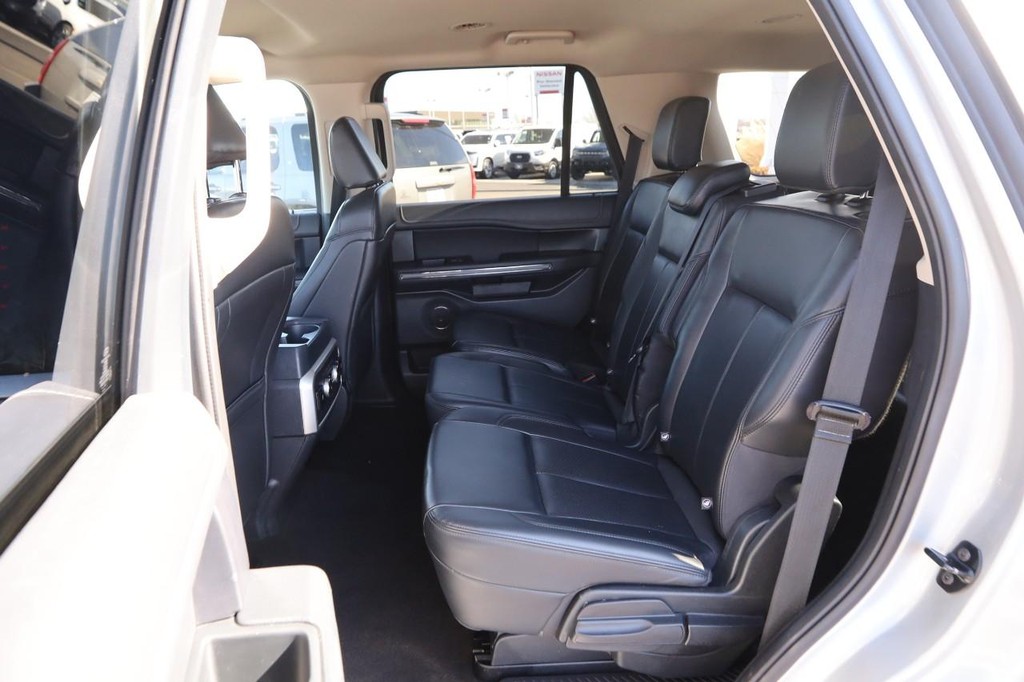 Ford Expedition Vehicle Image 11