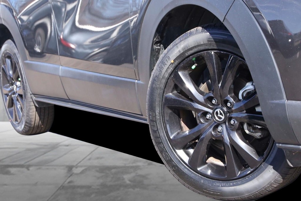 Mazda CX-30 Vehicle Full-screen Gallery Image 3