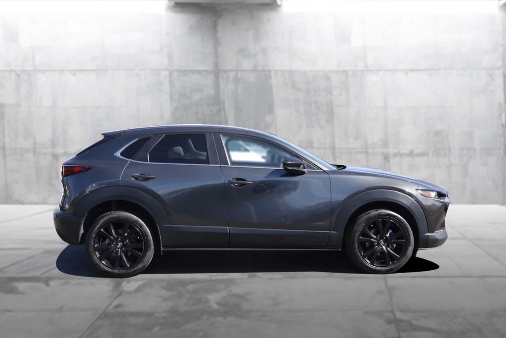 Mazda CX-30 Vehicle Full-screen Gallery Image 5