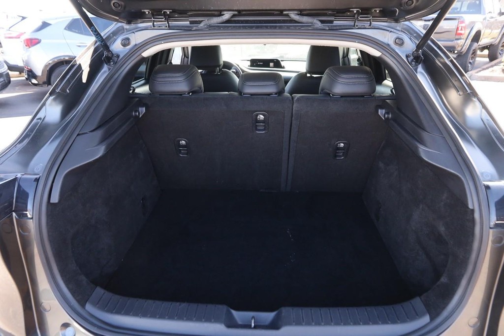 Mazda CX-30 Vehicle Full-screen Gallery Image 7