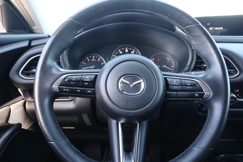 Mazda CX-30 Vehicle Full-screen Gallery Image 11
