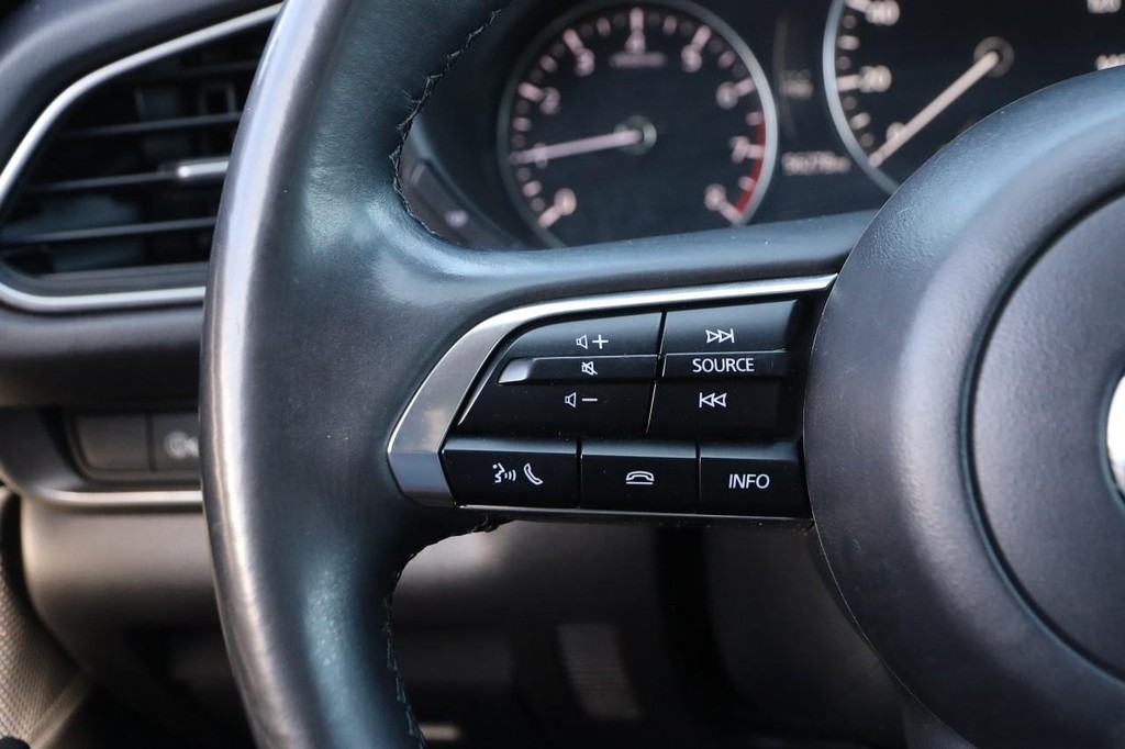 Mazda CX-30 Vehicle Full-screen Gallery Image 12